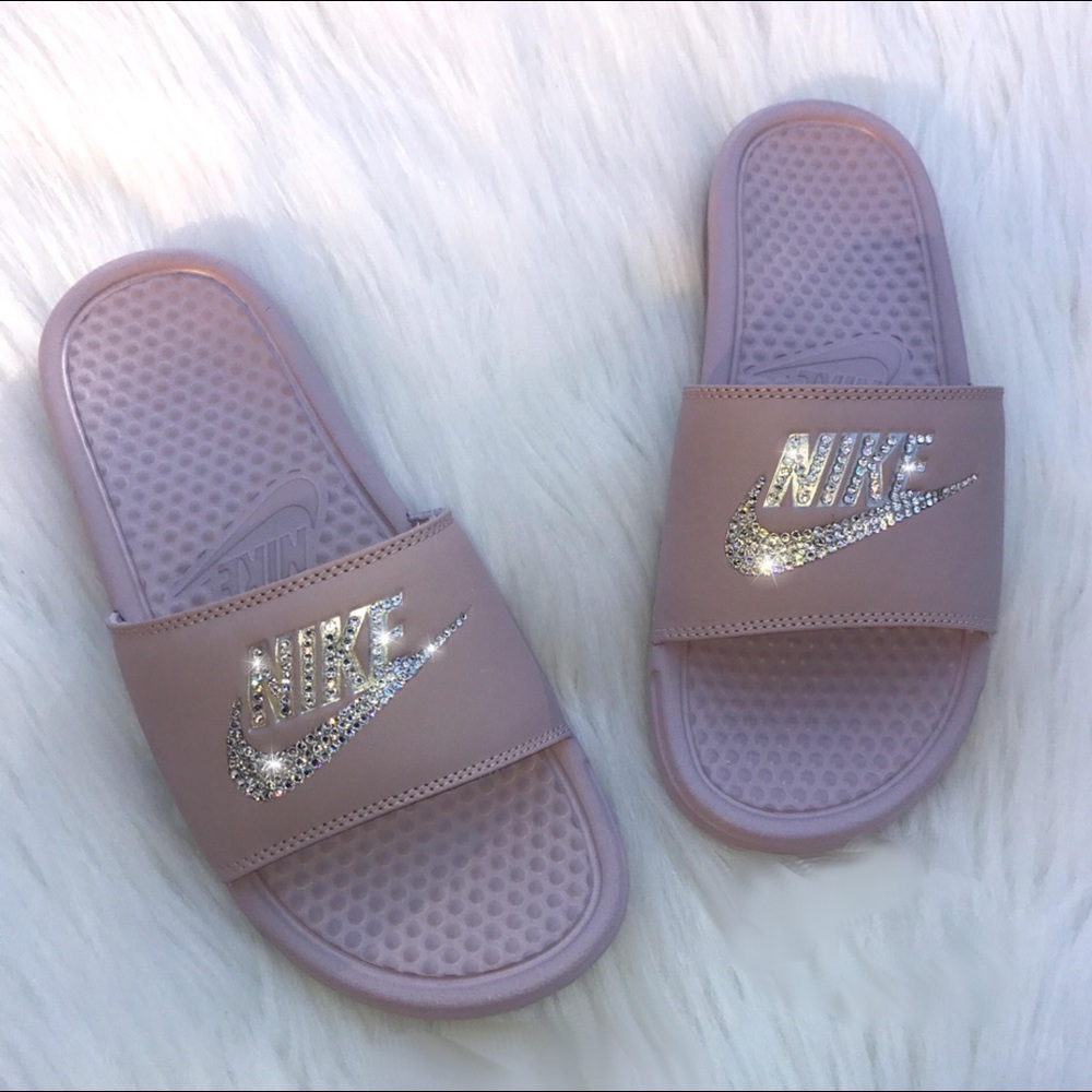 ✨SIZE 8 LEFT !!NEW Swarovski Crystal Nike Slides✨ - Picture 2 of 4